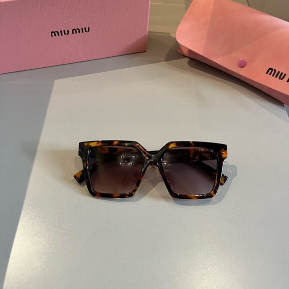 MIU MIU Logo Oversize Sunglasses - Picture 7 of 9